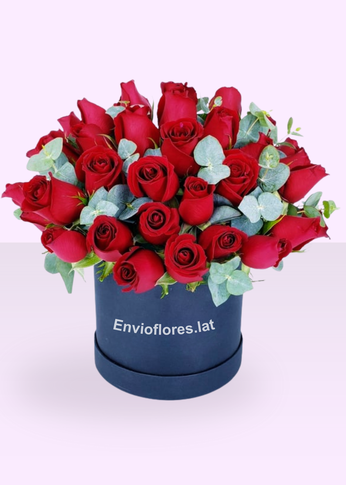 Vista previa de Caja con 50 Rosas Rojas y Eucalipto - imagen 1