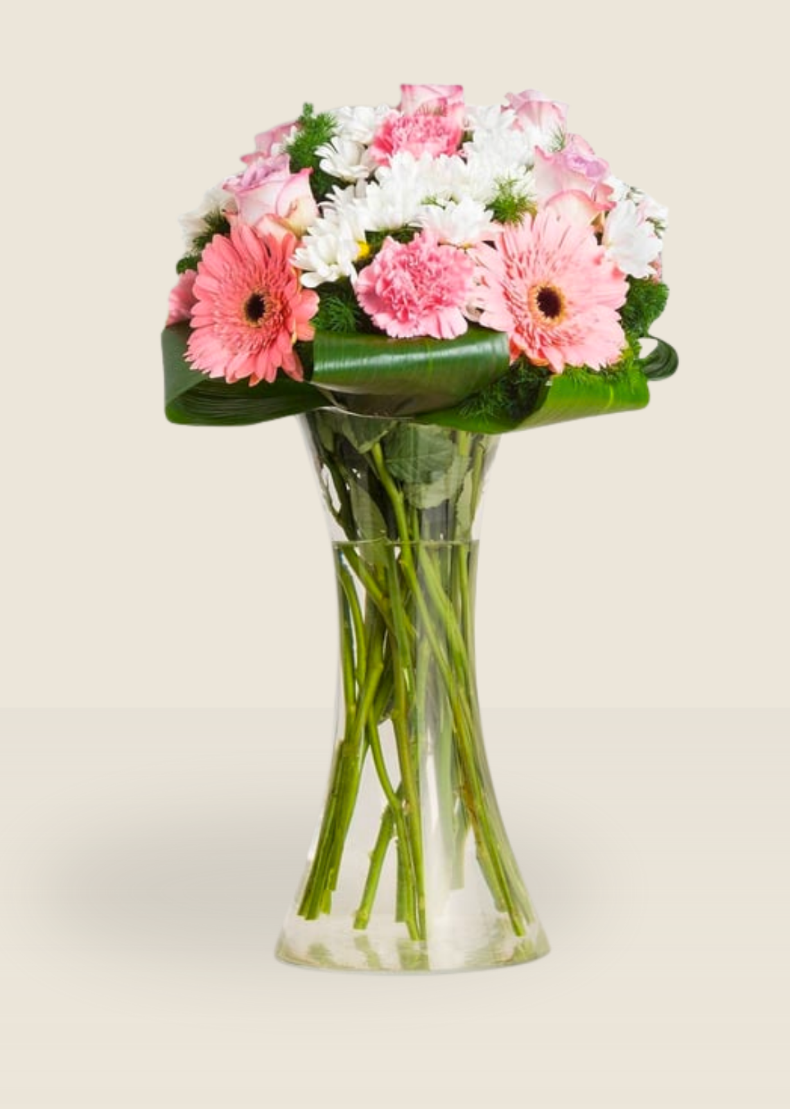 Pré-visualização de Vase with Daisies, Pink Gerberas, and Carnations - imagem 1