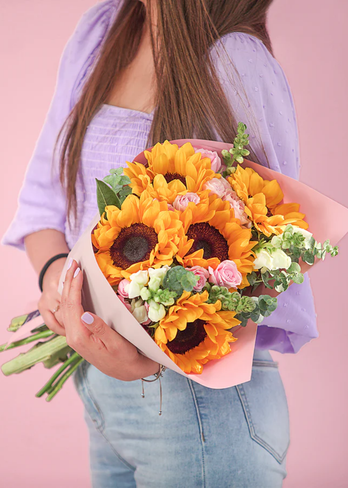 Ramo de Girasoles, Rosas Rositas y Perritos Blancos - entrega de flores, ramo de flores, flores a domicilio