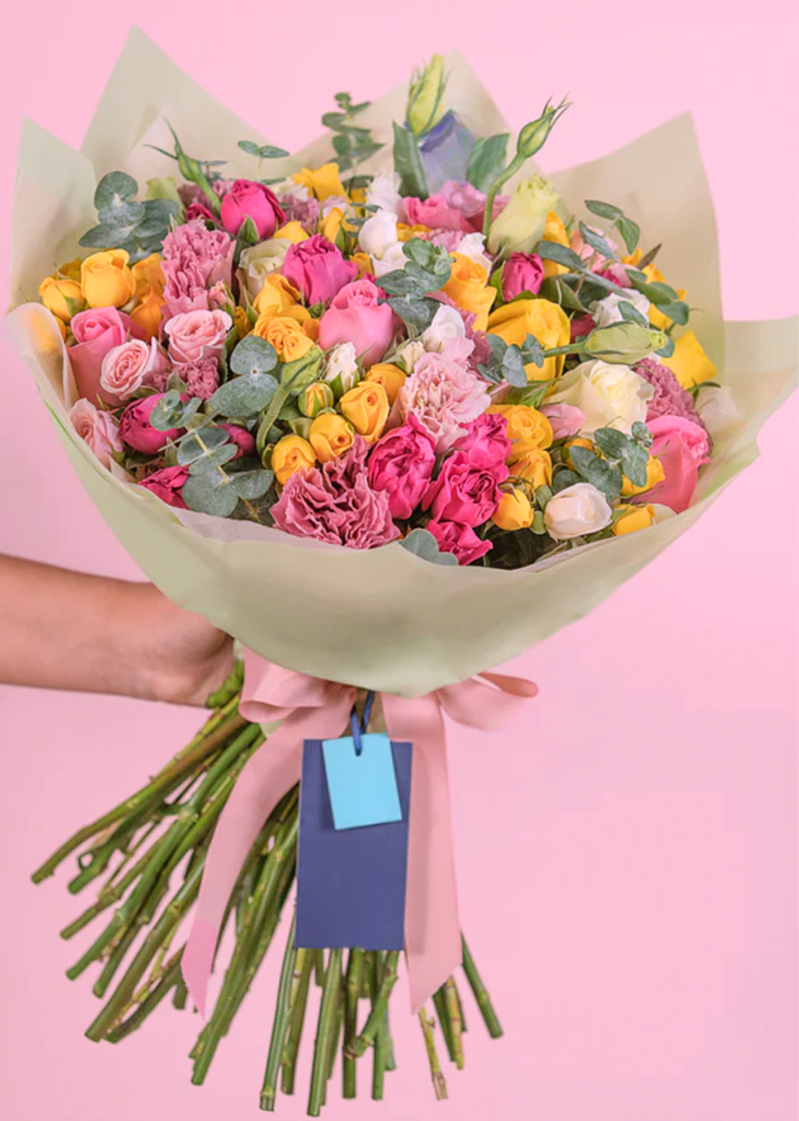 Vista previa de Ramo de Flores con Mini Rosas Amarillas y Rositas y Claveles - imagen 1
