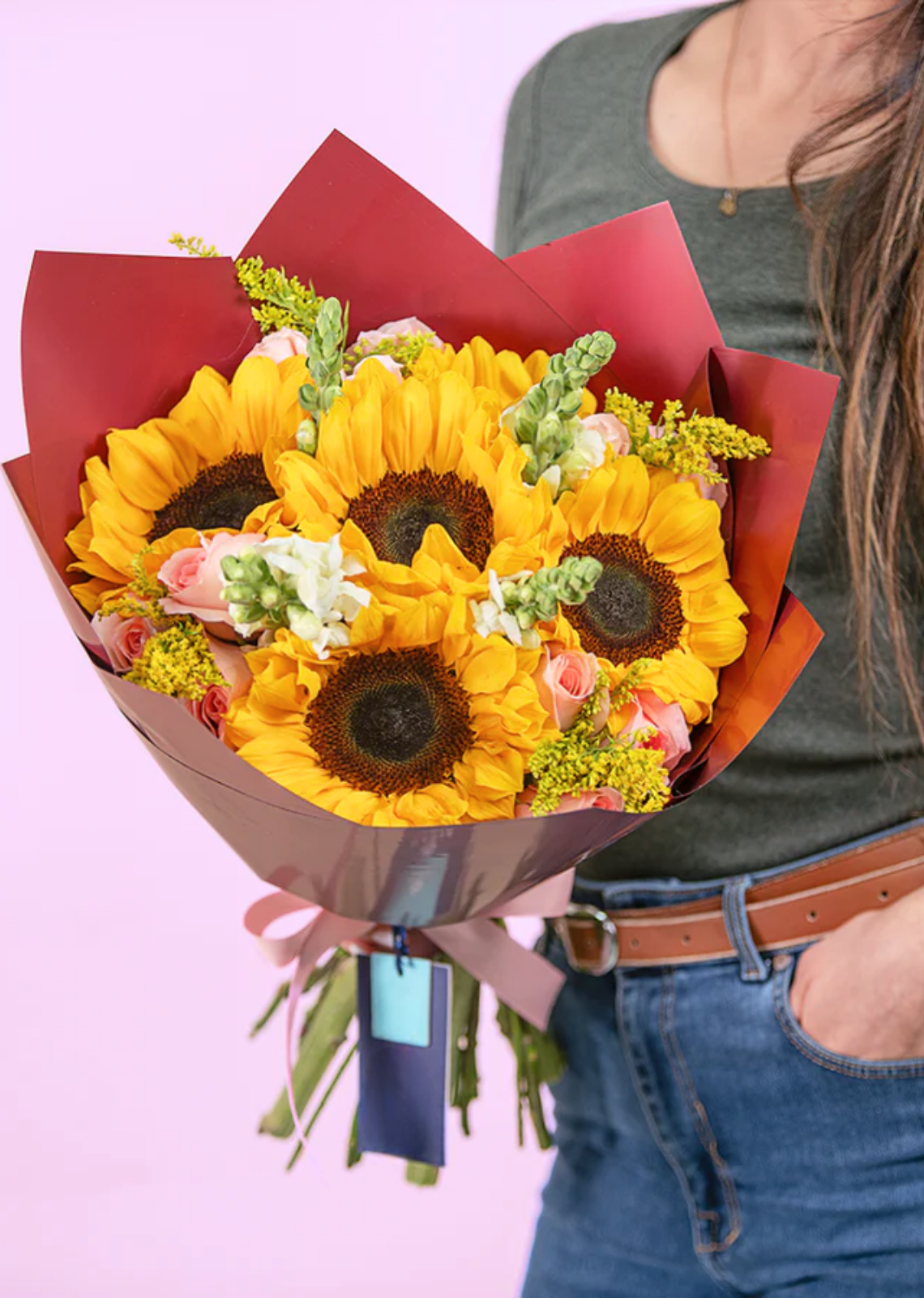 Vista previa de Ramo Radiante: Girasoles, Perritos y Mini Rosas - imagen 1