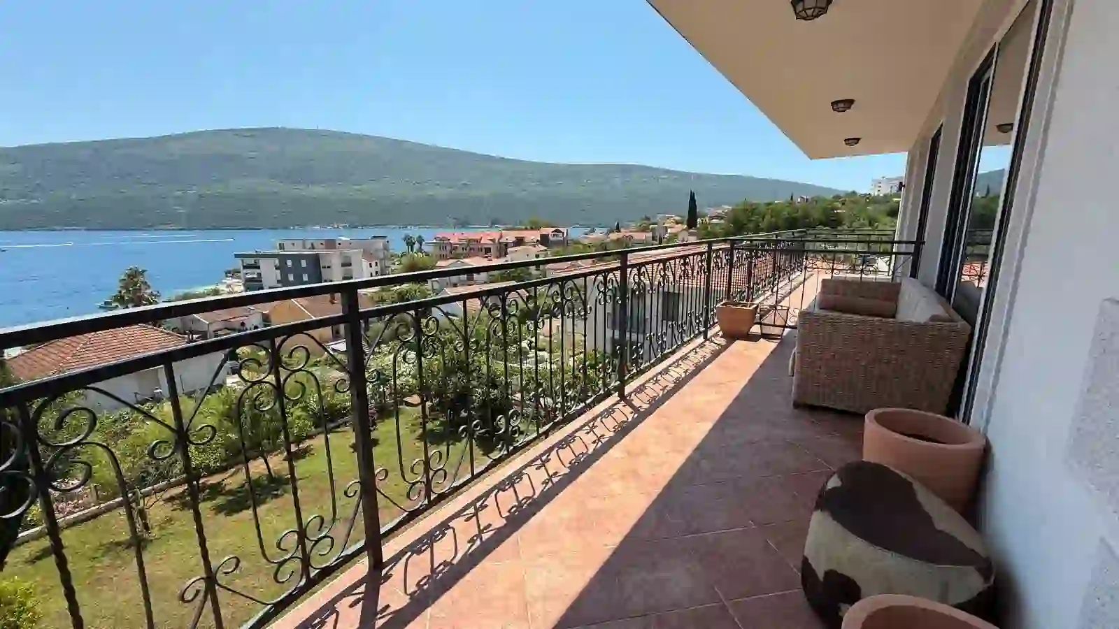 Impresivan stan sa 1 spavaćom sobom i privatnom terasom u Herceg Novom, Crna Gora | 75 m²