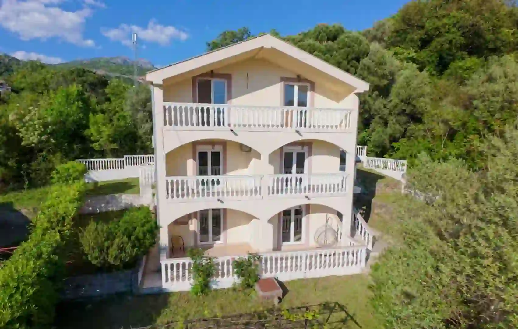 Sea view house with 3 apartments in Herceg Novi, Montenegro