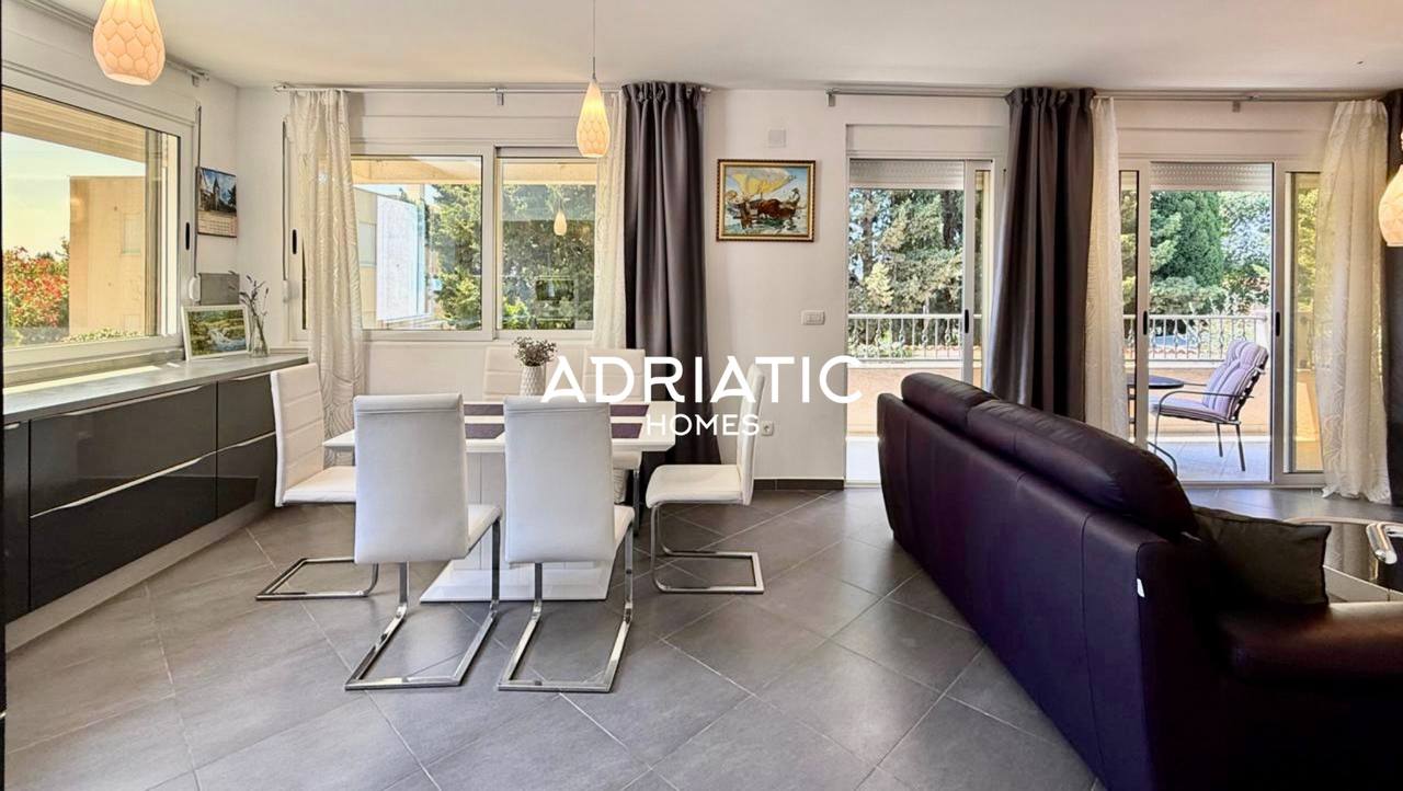 Mediterranean Luxury Villa with Private Pool and Sea Views 5