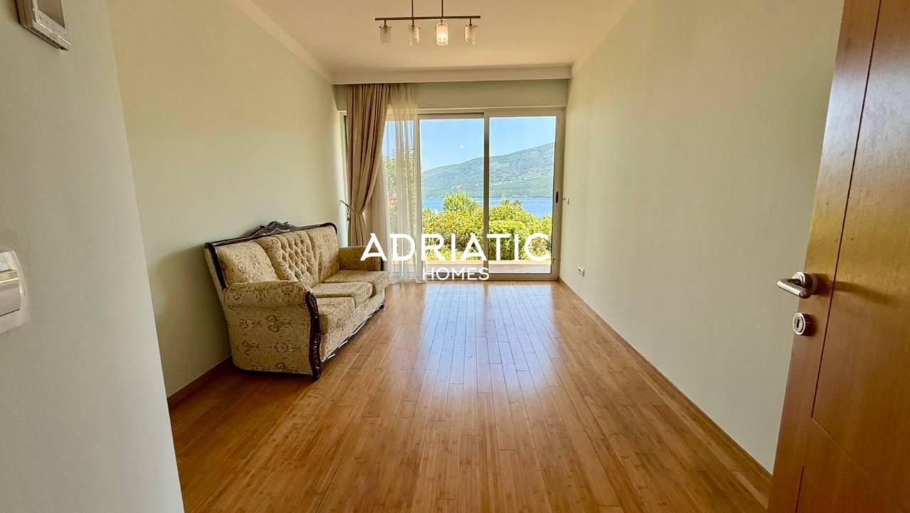 Peaceful Seaside Apartment in Đenovići, Herceg Novi 9