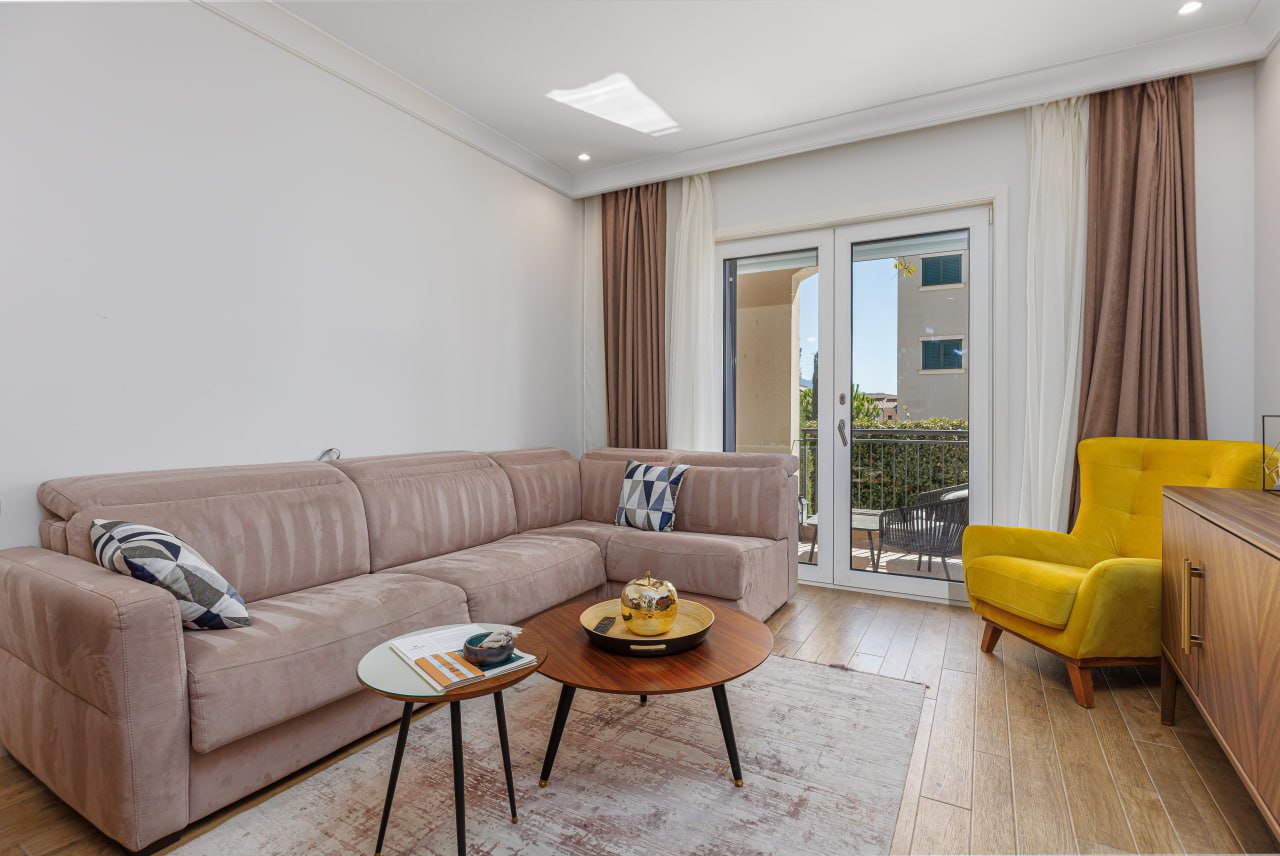 Apartment with Private Courtyard in Luštica Bay, Centrale 6