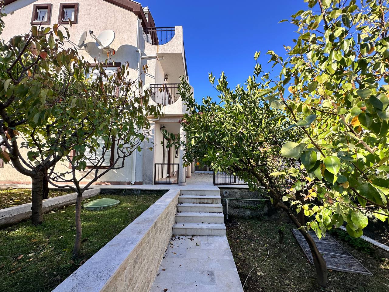 Spacious Villa in Lustica, Radovici 4
