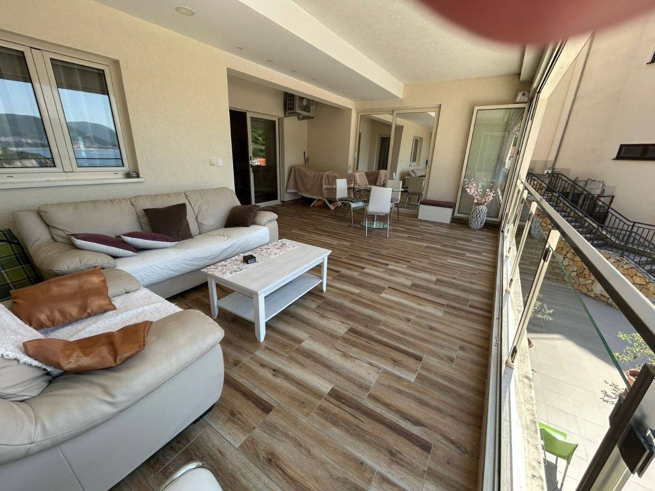 Sea View Apartment in Przno 2