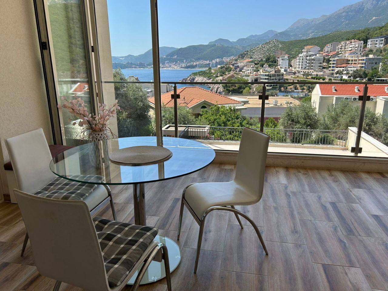 Sea View Apartment in Przno 9