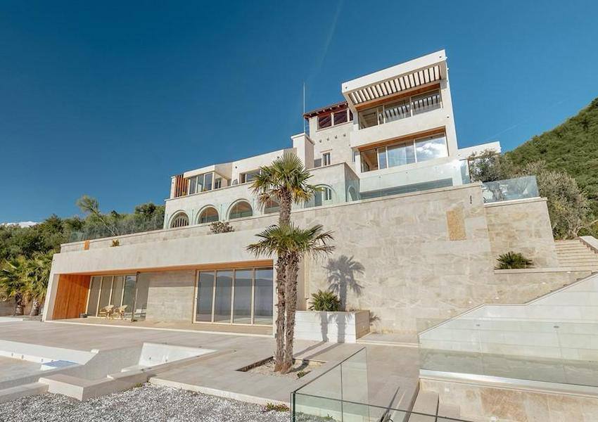 Premium Class Villa with Stunning Views in Tivat 4