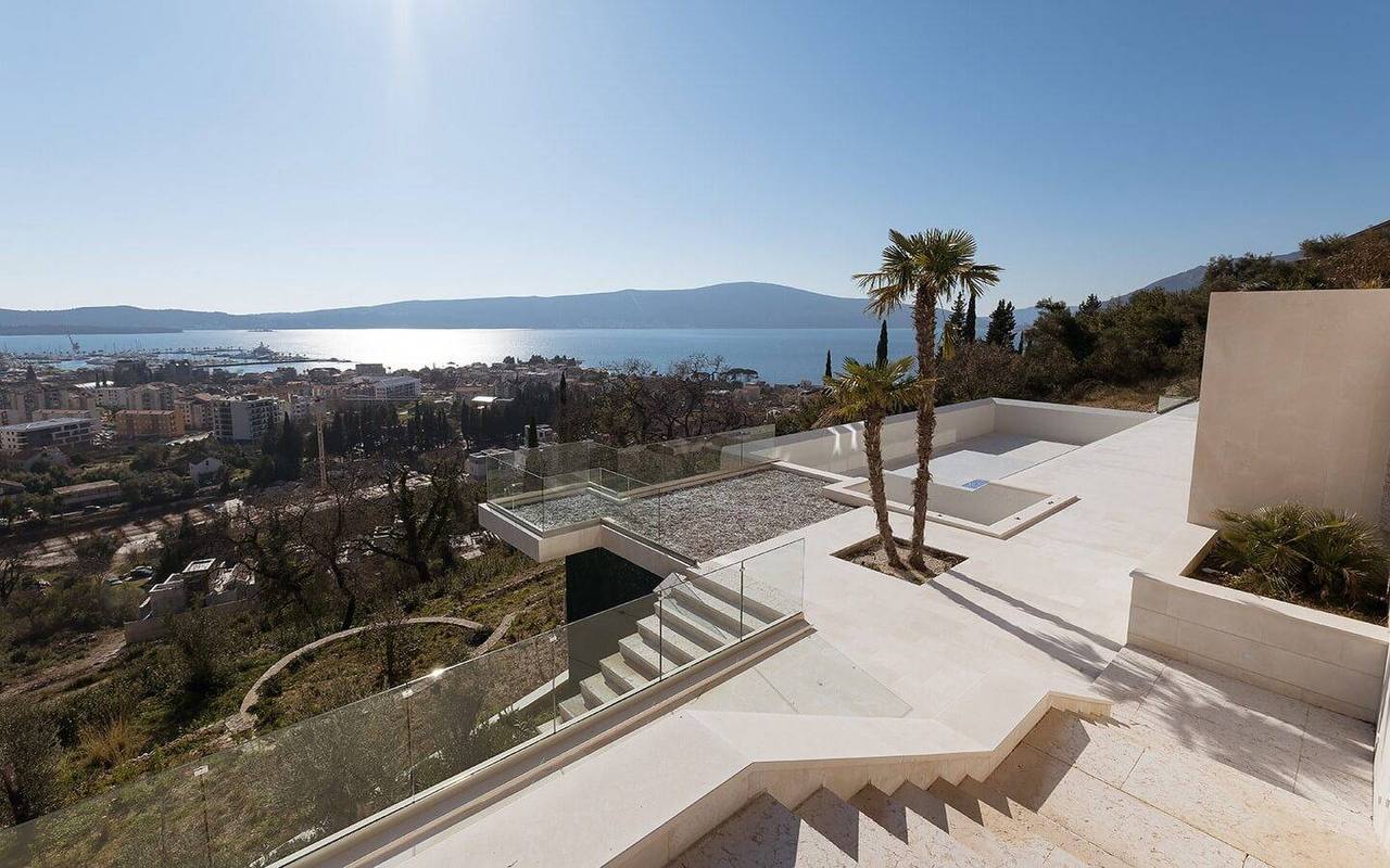 Premium Class Villa with Stunning Views in Tivat 10