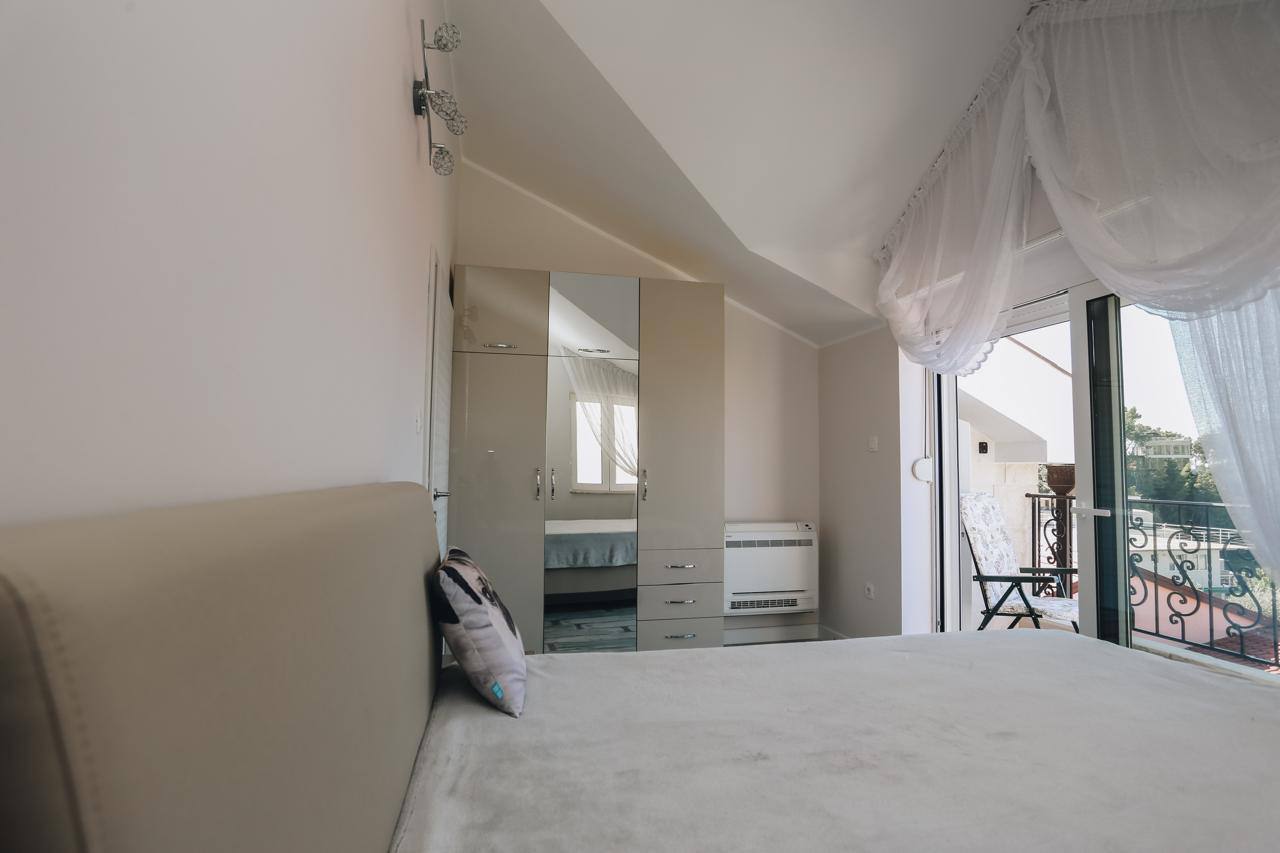 Apartment with Sea View in Sveti Stefan 4