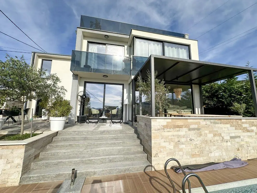 Villa with Pool in Bar