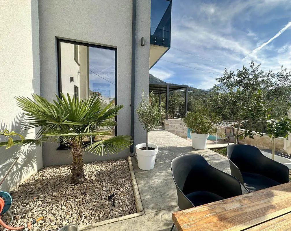 Villa with Pool in Bar 3