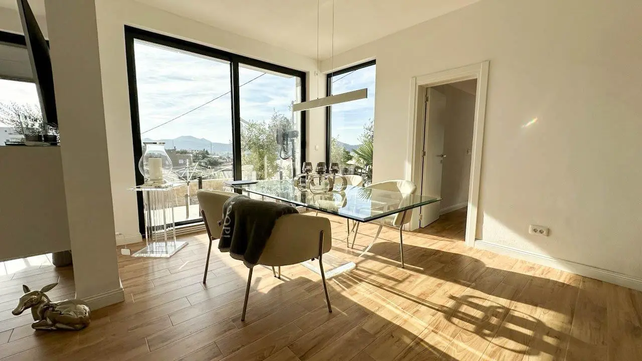 Villa with Pool in Bar 8