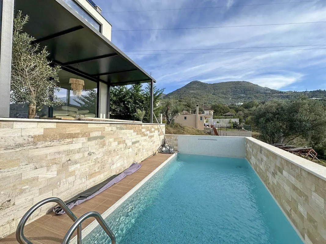 Villa with Pool in Bar 10