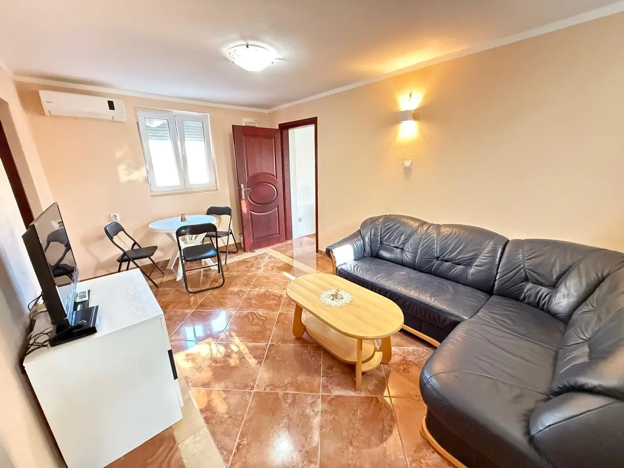 Cozy 2-Bedroom House in Susanj