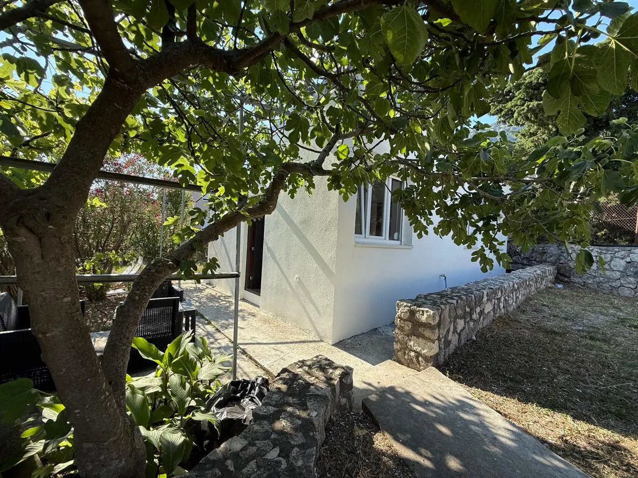 Cozy 2-Bedroom House in Susanj 5