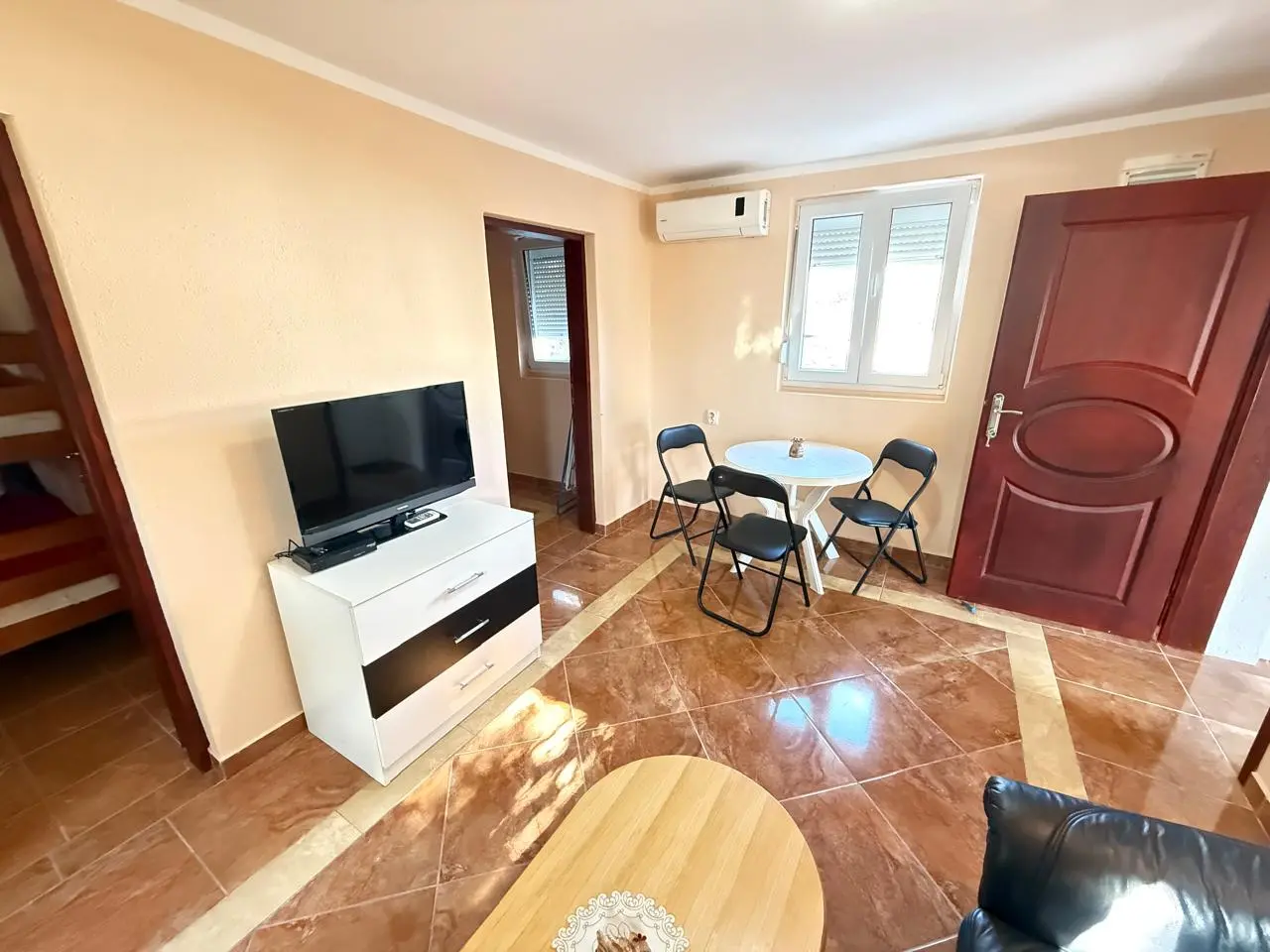 Cozy 2-Bedroom House in Susanj 8