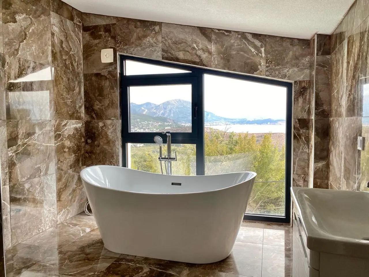 Villa for Sale Sutomore – New Modern Home with Sea View, Pool & Garage 3