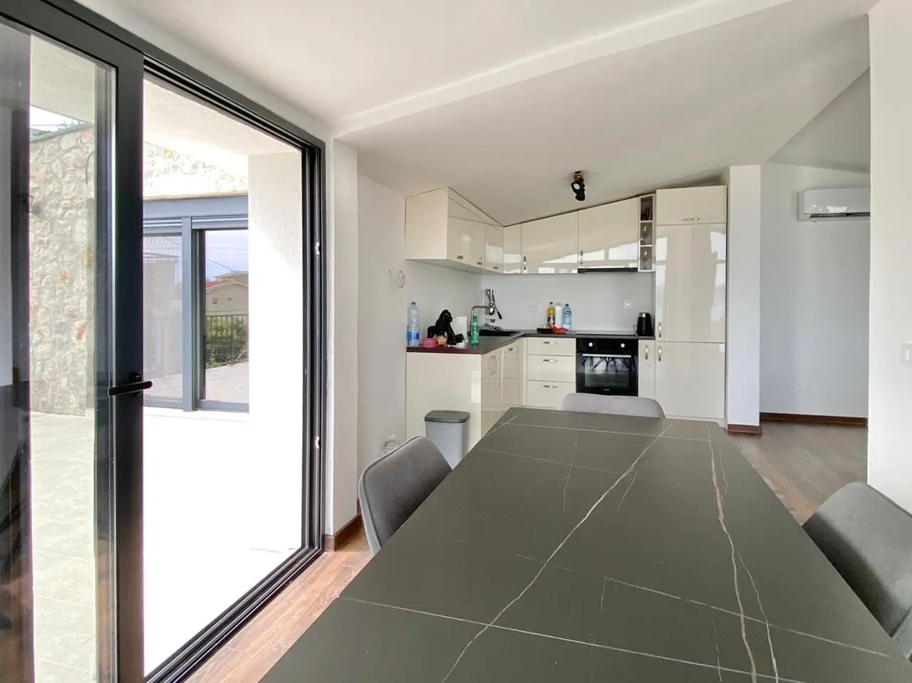 Villa for Sale Sutomore – New Modern Home with Sea View, Pool & Garage 5