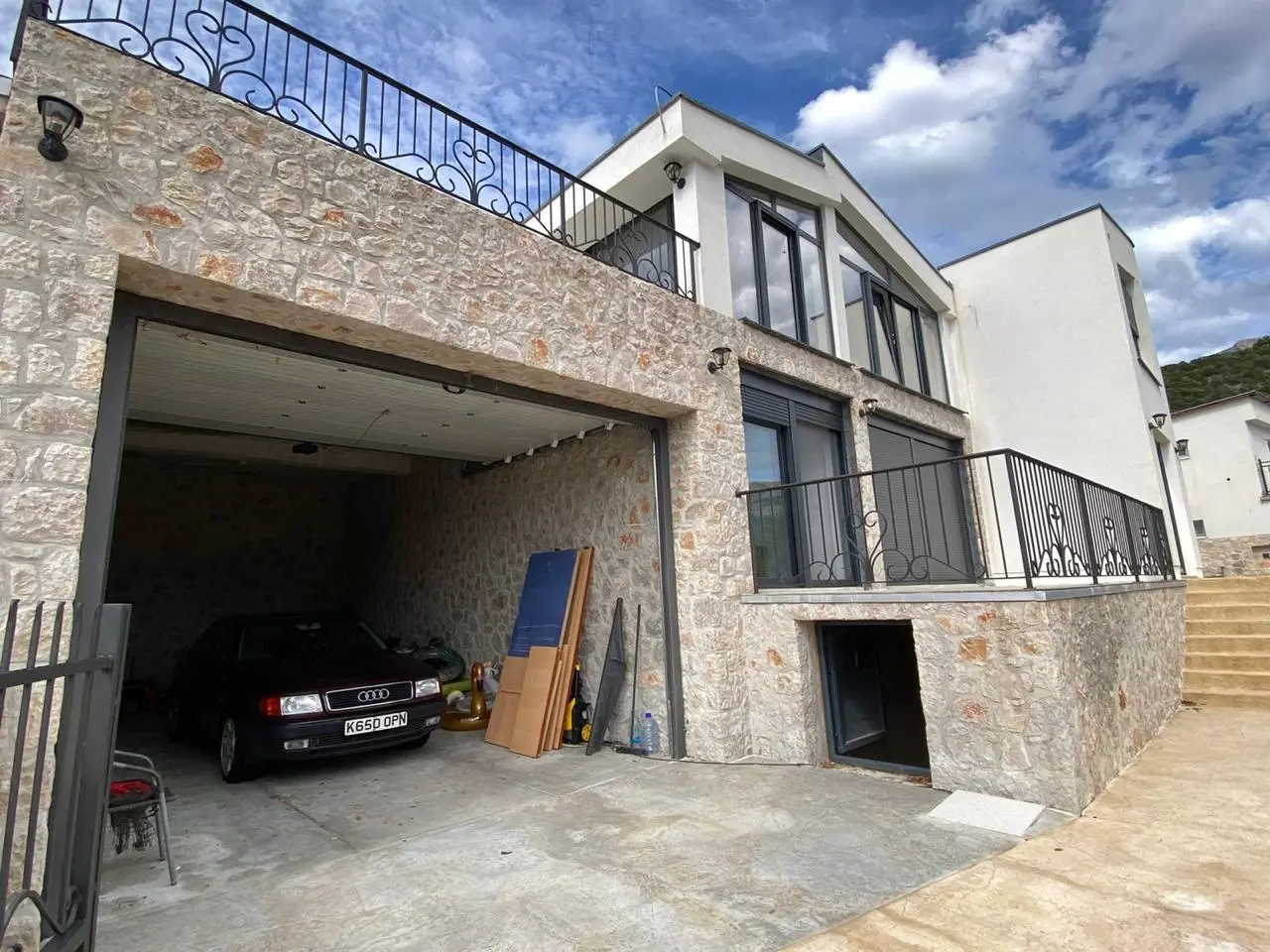 Villa for Sale Sutomore – New Modern Home with Sea View, Pool & Garage 8