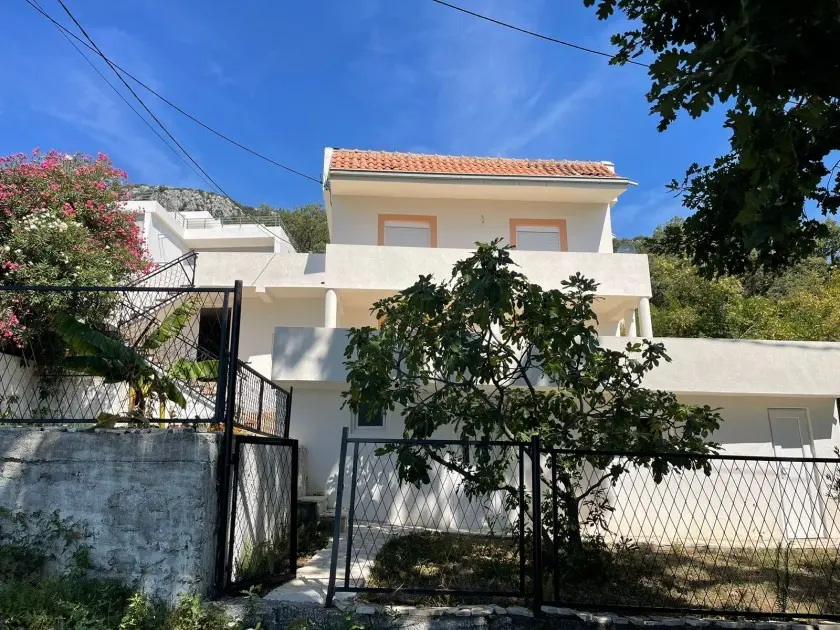 Modern Home for Sale in Sutomore – 100 m², 3-Beds Gem 2