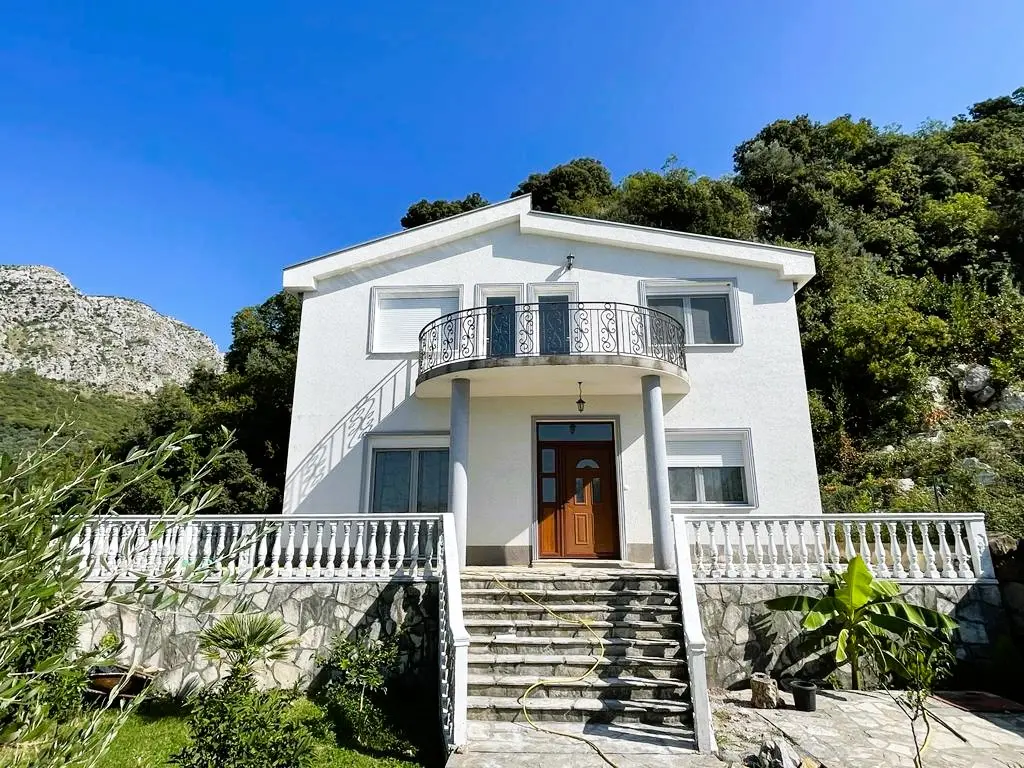 4-Bedroom Sea View House for Sale