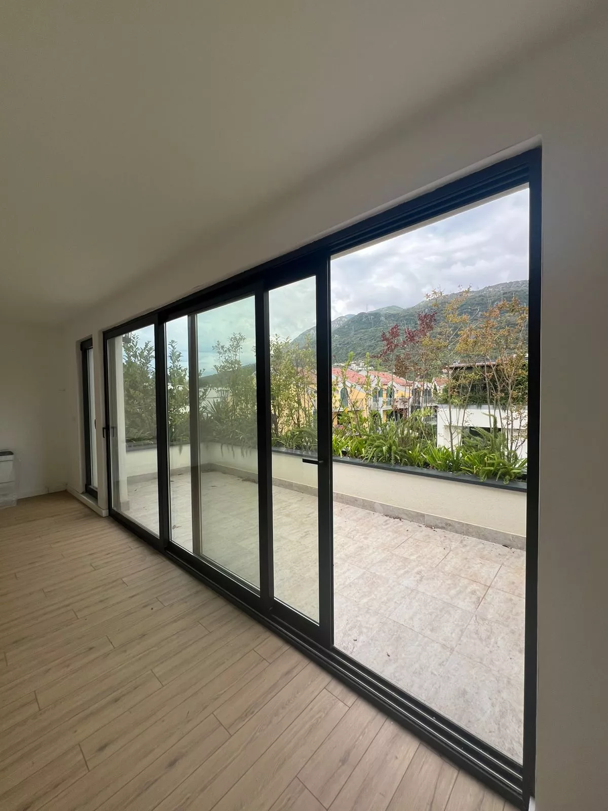 3-storey House with Pool in Lastva Grbalska 9