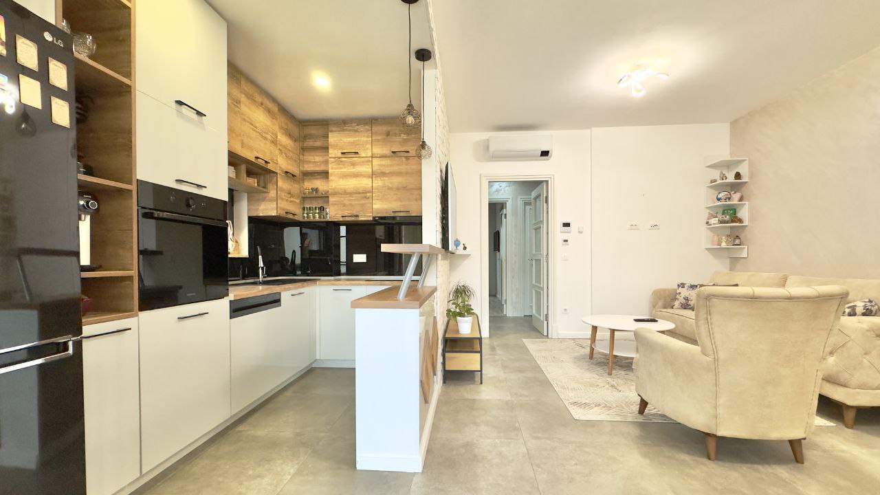 Apartment with 3 Bedrooms in Modern Building 2