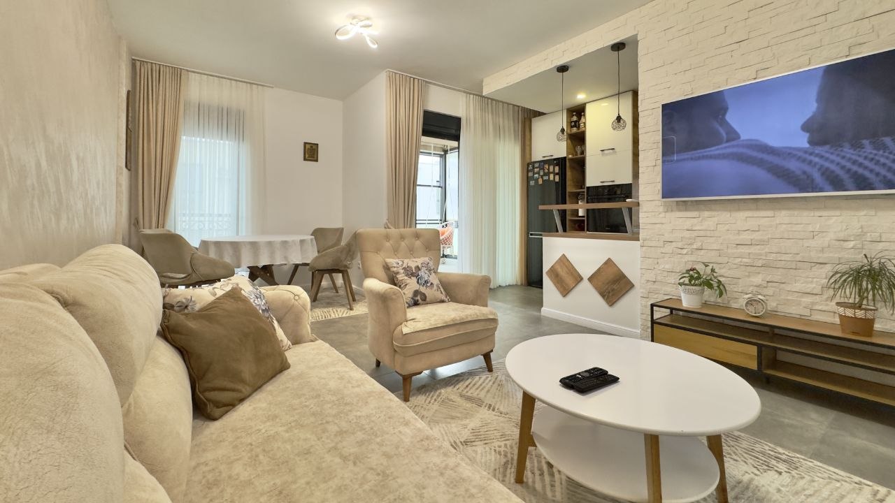 Apartment with 3 Bedrooms in Modern Building 7