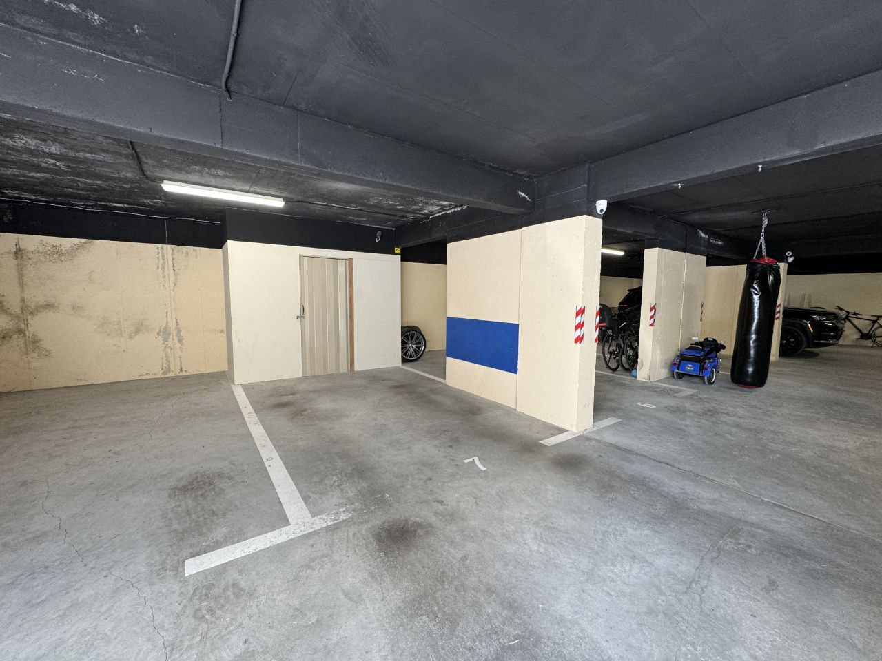 Apartment with 3 Bedrooms in Modern Building 9