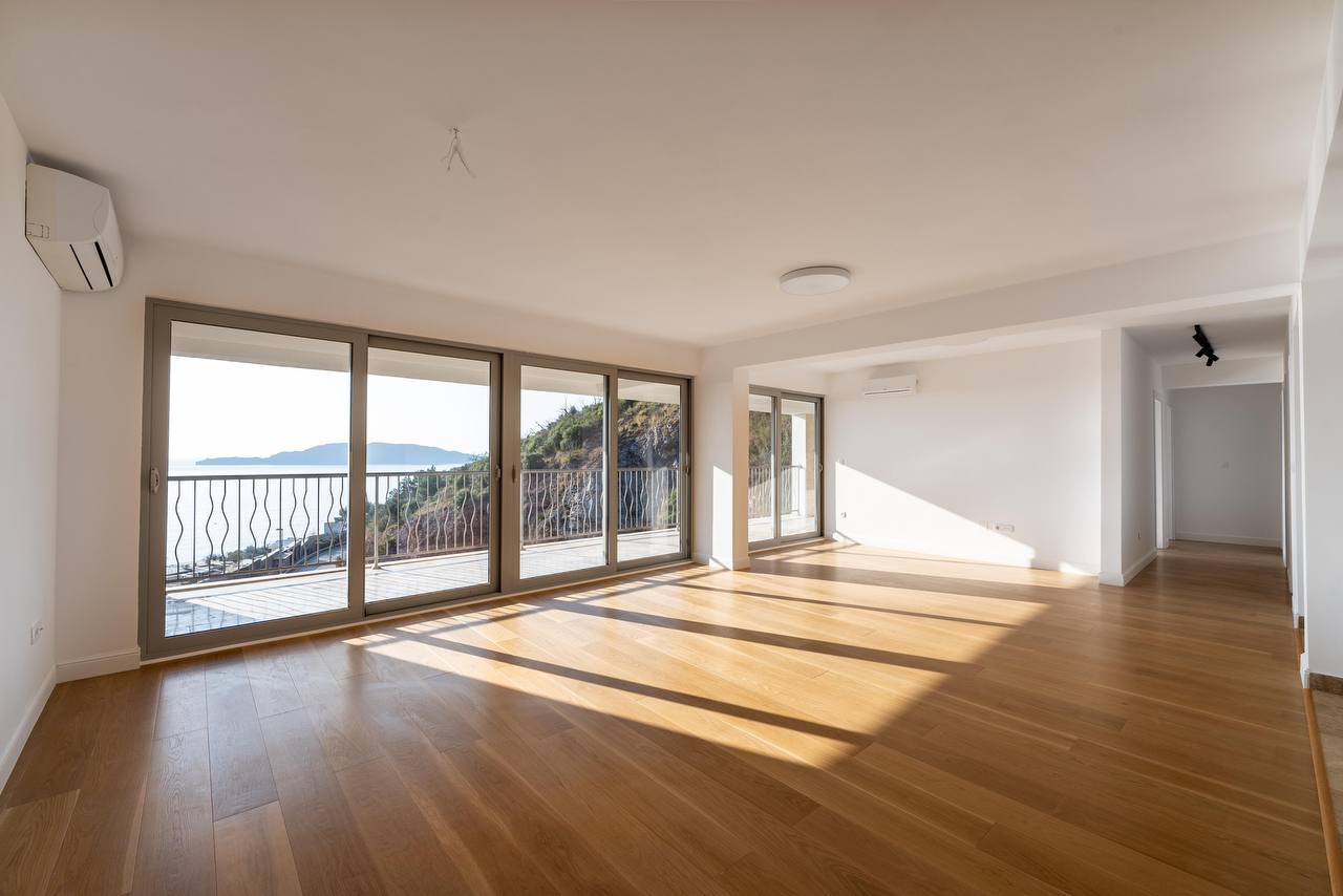 3-Bedroom Apartment with Sea View in Przno, Budva 3