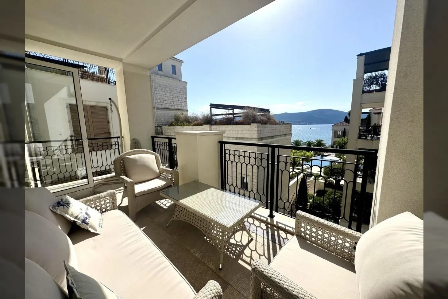 Sea View Apartment Porto Montenegro 6