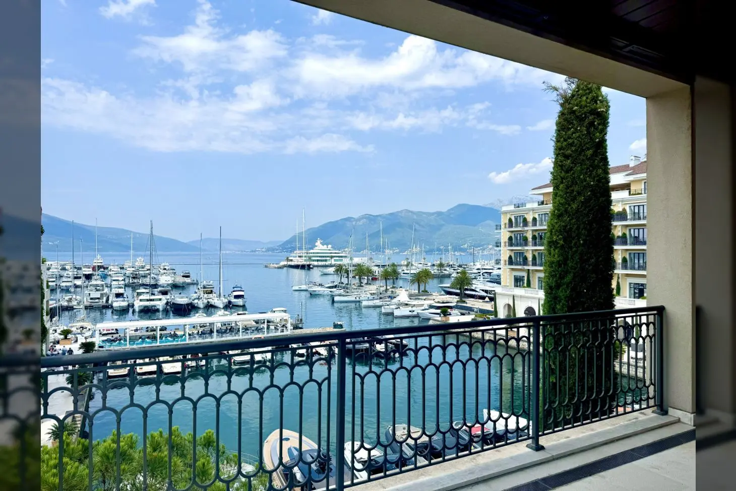 Luxury Sea View Apartment in Porto Montenegro