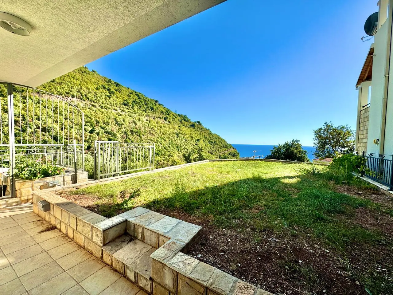 Risan Duplex Apartment – 130 m², Sea View & Pool 2