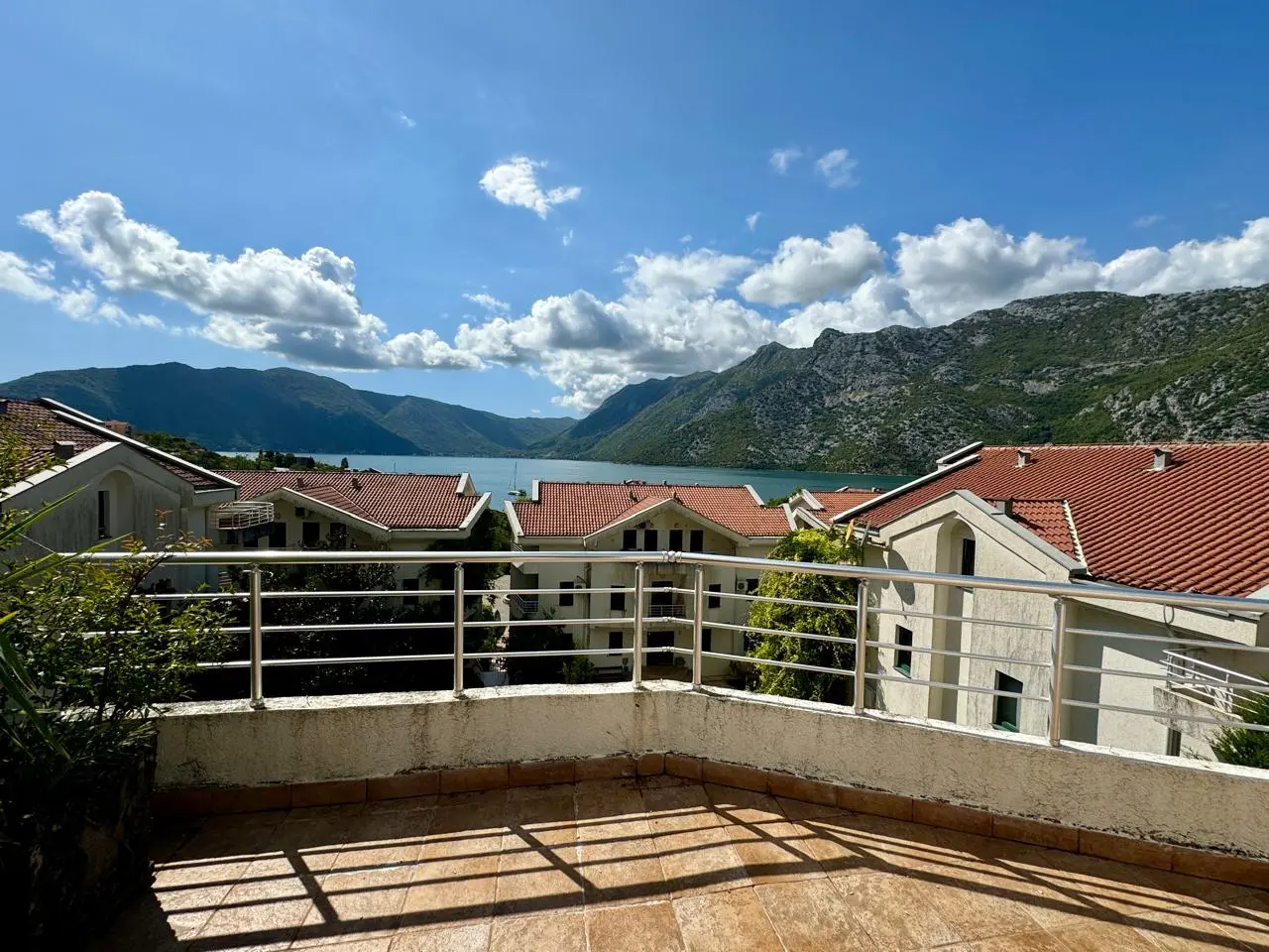 Risan Duplex Apartment – 130 m², Sea View & Pool 7