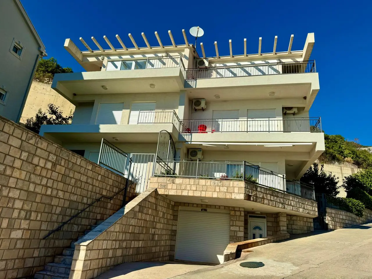 Townhouse with Sea View in Perazica Do - 250 m², 4 Bedrooms 4