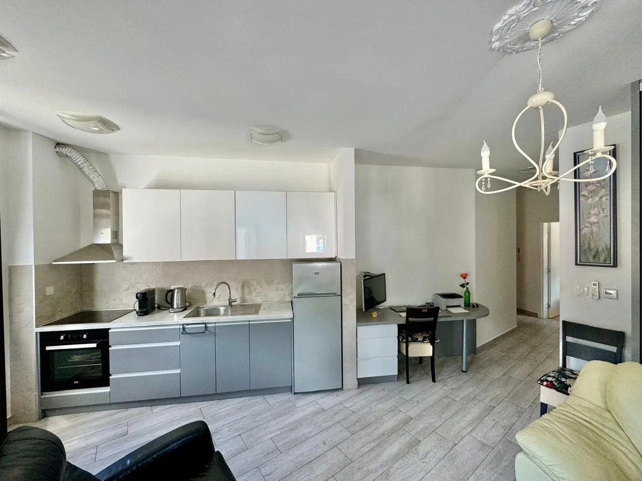 One-Bedroom Apartment in Budva - 43 m² Near the Sea 2
