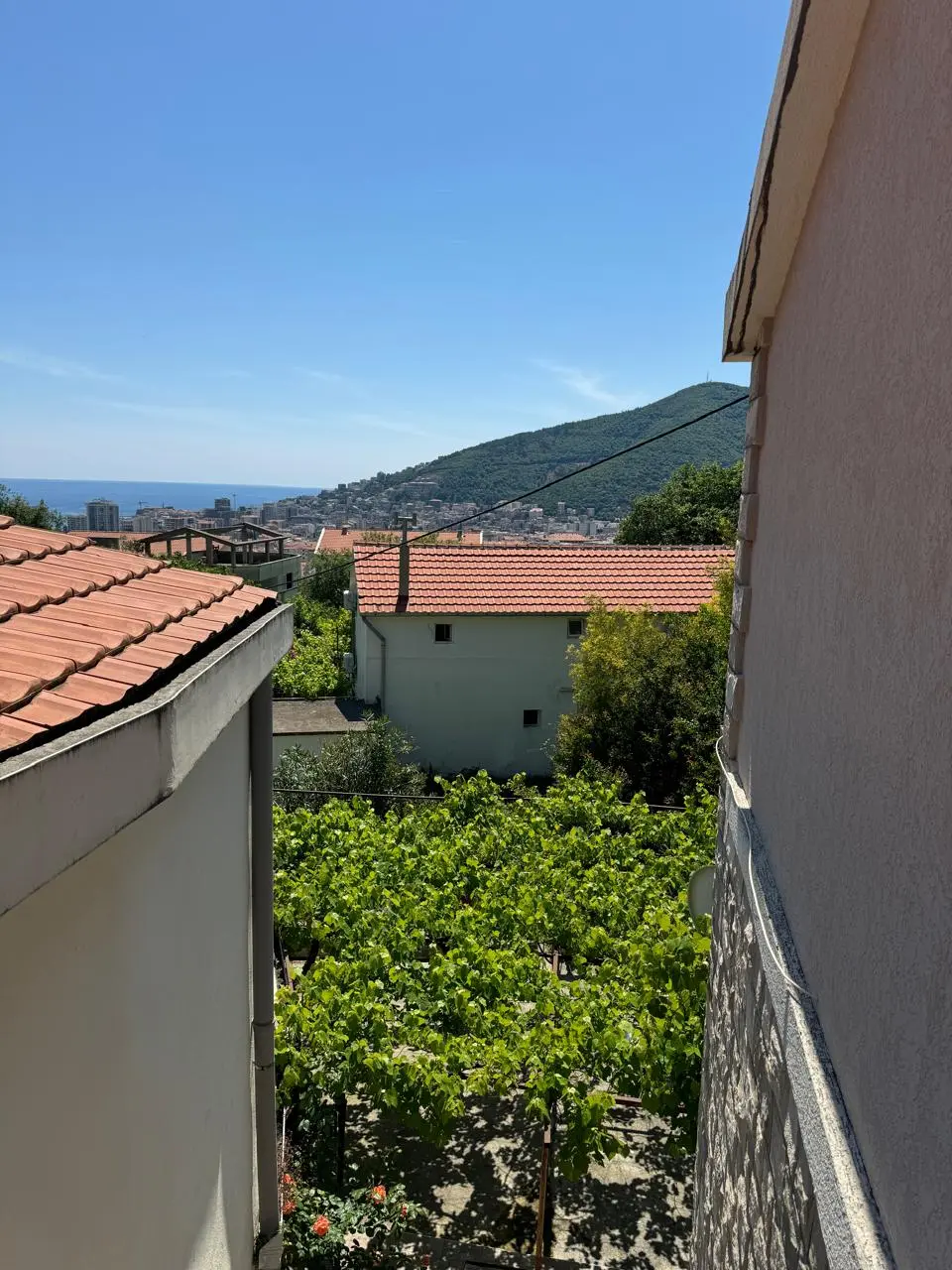 Spacious 3-Floor House with Panoramic Views in Podmaine, Budva 4
