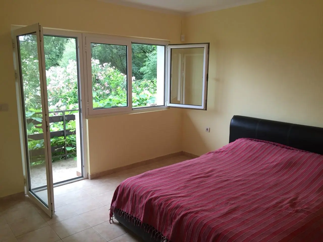 Spacious 3-Floor House with Panoramic Views in Podmaine, Budva 12