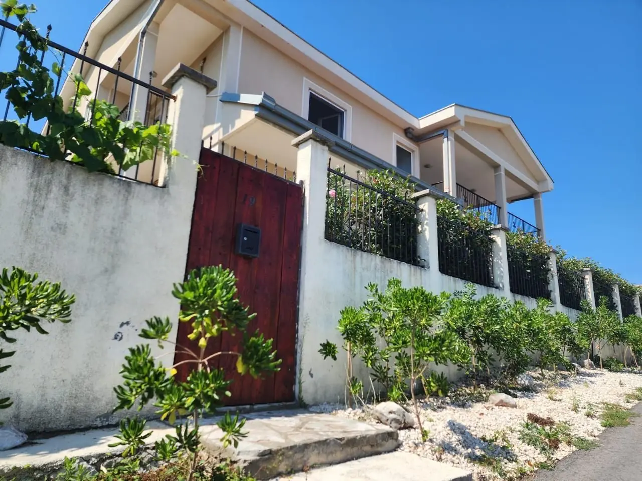Impressive 3-Bedroom Villa with Sea Views in Radovici 3