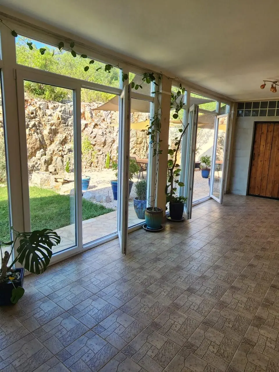 Impressive 3-Bedroom Villa with Sea Views in Radovici 4