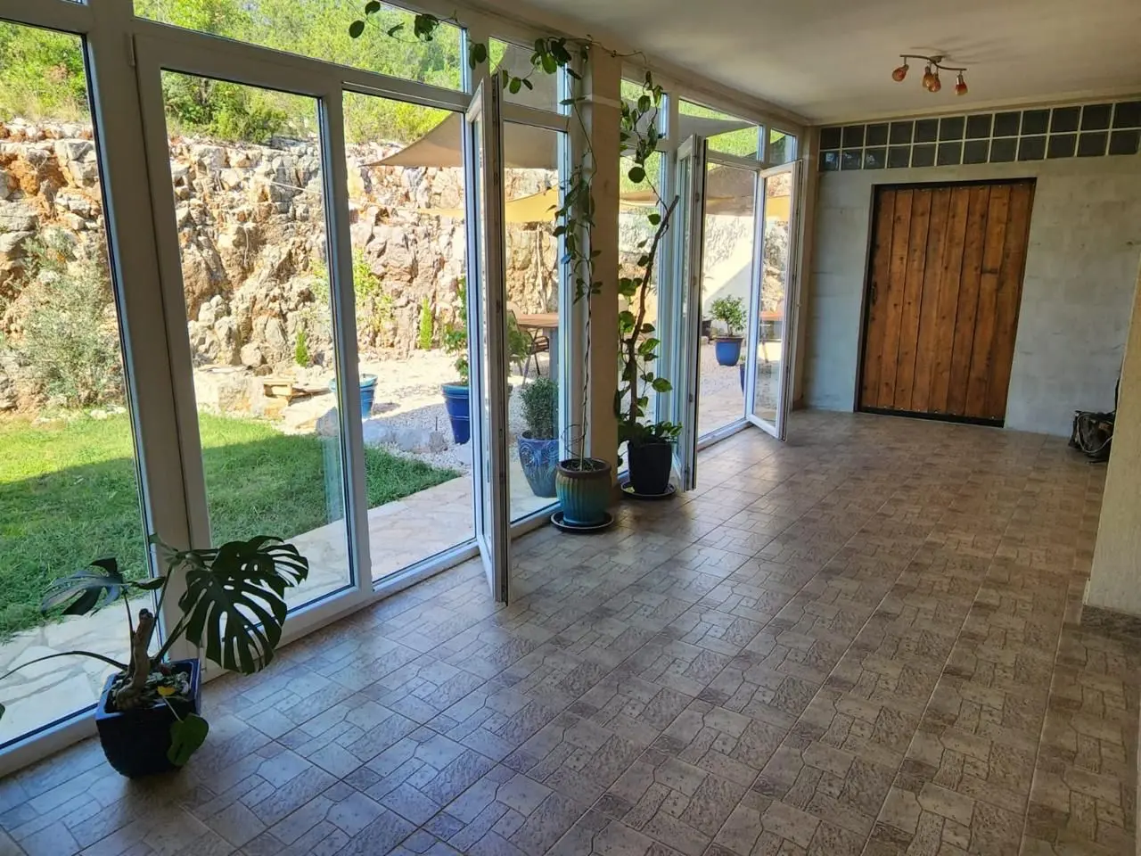 Impressive 3-Bedroom Villa with Sea Views in Radovici 6