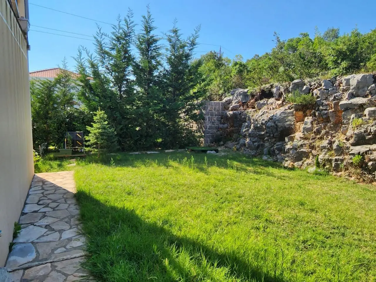 Impressive 3-Bedroom Villa with Sea Views in Radovici 8