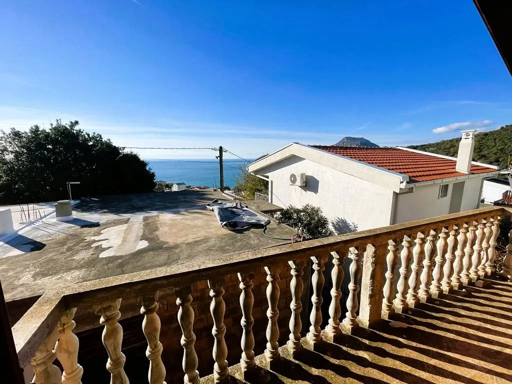 House for Sale in Sutomore – Renovated Home with Sea View 10