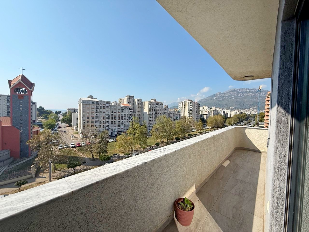 Luxurious 1BR Apartment in Bar Center, Montenegro 2