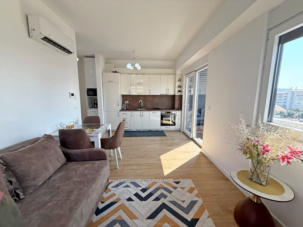 Luxurious 1BR Apartment in Bar Center, Montenegro 3