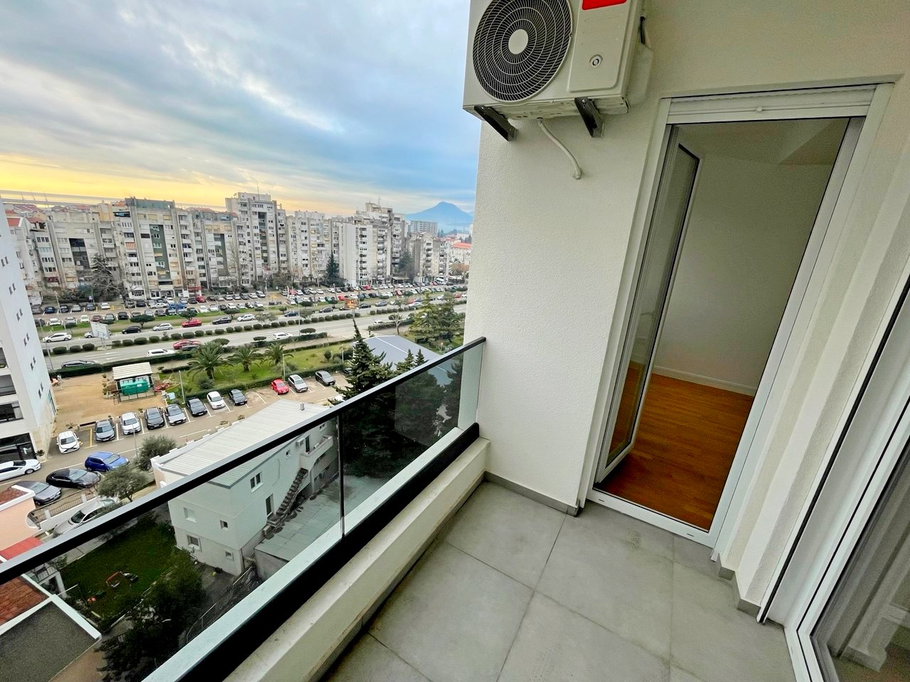 New Apartment with Sea View in Bar Center