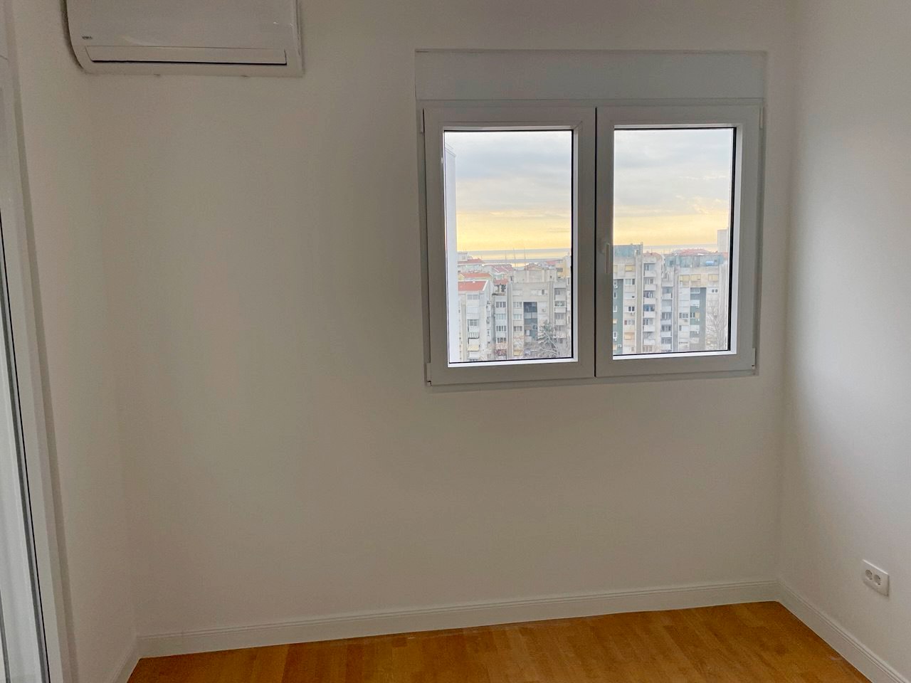 New Apartment with Sea View in Bar Center 4